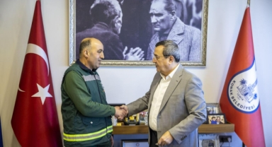 Başkan Batur’dan örnek çalışana teşekkür