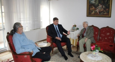 Başkan Tugay’dan Karşıyakalı çınara ziyaret