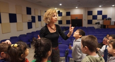 Çeşme Belediyesi’nden çocuklara Somestr hediyesi