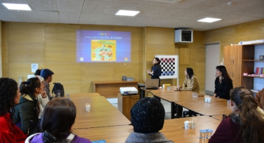 Çocuklar Haklarını Aileleri ve Oyunlarla Öğreniyor