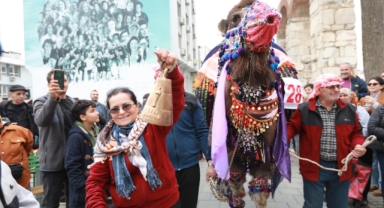 Efes Selçuk Deve Güreşleri Festivali başladı… ‘Altın Havan’ sahibini buldu