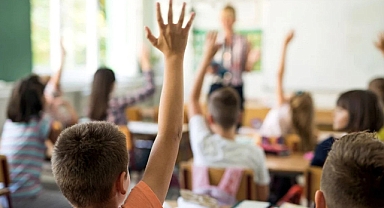 Eğitimde gerici protokol bitmiyor