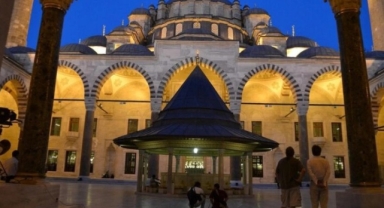 Fatih Cami'sinde imama bıçaklı saldırı