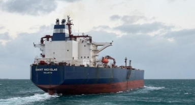 Irak’tan İzmir’e petrol getiriyordu: Umman açıklarındaki gemiye silahlı baskın! 