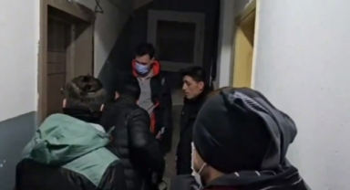 İzmir’de göçmen kaçakçılığı operasyonu: 92 düzensiz göçmen yakalandı! 