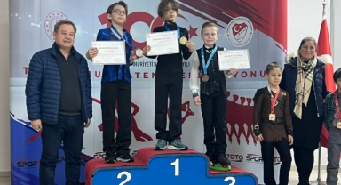 İzmir’e buz pateninden 9 madalya