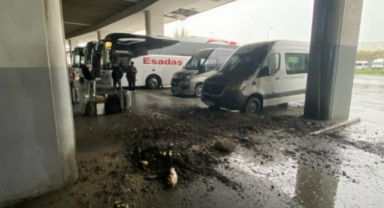 İzmir’i sağanak vurdu: Otogarda tavan çöktü! 