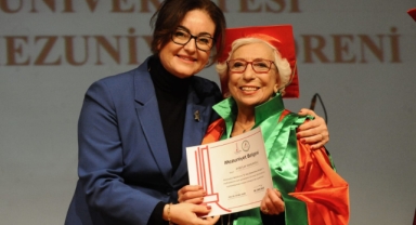 3. Yaş Üniversitesi'nde mezuniyet coşkusu