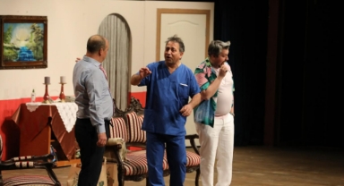 Narlıdere Belediye Tiyatrosu, 20. yıl prömiyerini Tom, Dick Ve Harry ile yaptı