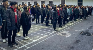 Okullar yasla açıldı: İzmir şehitlerini unutmadı! 