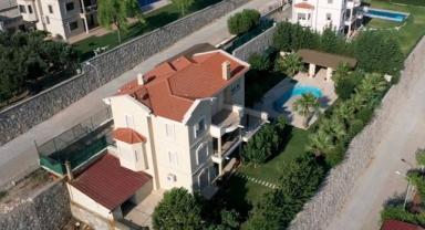 Rektör Berktaş’tan havuzlu villa yanıtı: “Havuz arızalı, hiç kullanmadım”