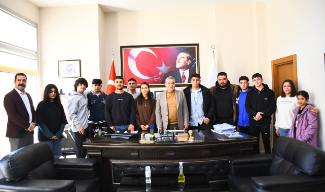 Şampiyon güreşçilerden Başkan Tekin’e ziyaret