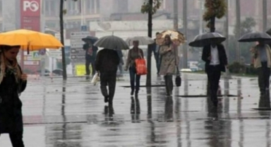 Şemsiyelerinizi hazırlayın… Yeni yıl İzmir’e yağmurla geldi! 