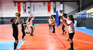 Torbalı’nın yeni salonuna genç sporculardan tam not