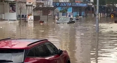 Yoğun yağış nedeniyle İzmir'in o ilçesinde okul tatil edildi