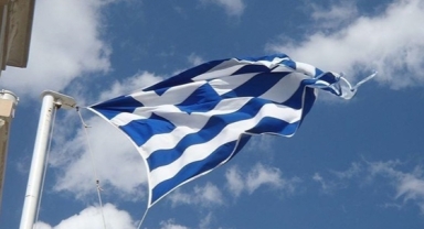 Atina'da bakanlık önünde bomba patladı