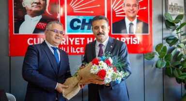 Başkan Kırgöz’ün ilçe ziyareti mitinge dönüştü