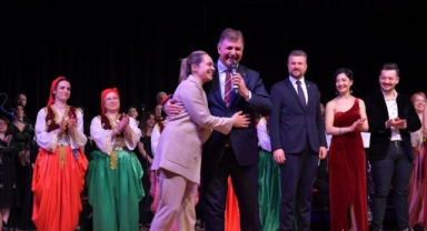 Başkan Tugay, Balkan ezgilerine eşlik etti