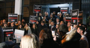 CHP İzmir 04.17'de saygı duruşundaydı: 