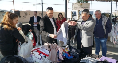 CHP'li Yıldız çocuklar için sahada: Sasalı Pazarı’ndan çocuklara alışveriş