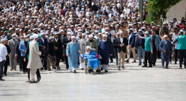 Deprem konutu 'kurasında' Menzil şeyhlerinin tamamına ev çıktı!