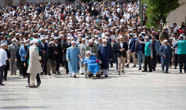 Deprem konutu 'kurasında' Menzil şeyhlerinin tamamına ev çıktı!