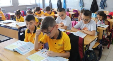 Eğitim yuvasında AK Parti propagandası