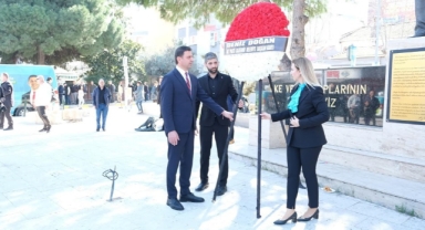 Gaziemir'de Atatürk Anıtı'na çelenk sunumu