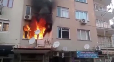 İzmir'de apartman yangını: 3 kişi hastaneye kaldırıldı 