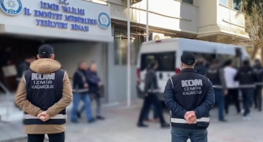 İzmir’de FETÖ operasyonu: 15 kişi gözaltına alındı 