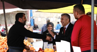 AK Partili Tunç: Karabağlar'a asılan 'İcraat Yapılmaz' levhası inecek