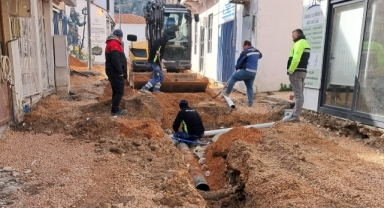 Karaburun Cumhuriyet Caddesi atık su hattına kavuştu