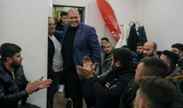 Menderes’in genç başkan adayı gençlerle buluştu