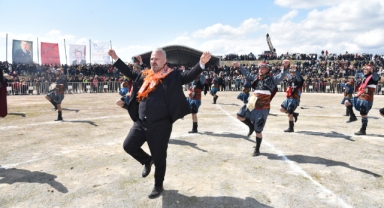 Türkiye'nin ünlü develeri Menemen'e geliyor 