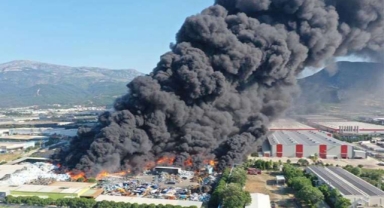 Yangınlarla gündeme gelen geri dönüşüm tesisi kapatıldı