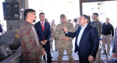 AK Partili aday, Vali, Jandarma komutanı aynı karede: 'Parti devleti'nin fotoğrafı