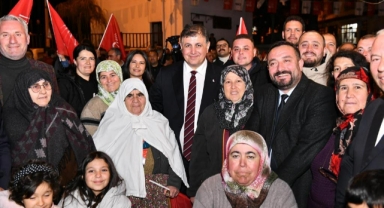 Başkan Cemil Tugay Ödemişlilerle İzmir Marşı'nı söyledi