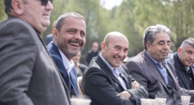 Başkan Soyer Dede Bayırı Hayrı’nda lokma dağıttı