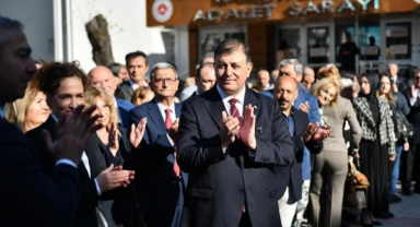 Başkan Tugay'dan resmi tören sitemi