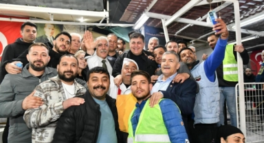 Başkan Tugay, Ege Mahallesi sakinleriyle sahur yaptı