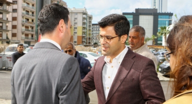 AK Partililer CHP'li adayın pankartını toplamıştı: Pankart krizi ardından Kırkpınar'dan Önal'a ziyaret