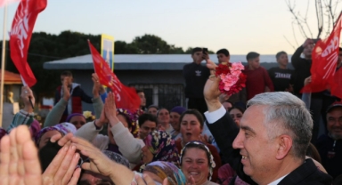 Bergama'da CHP’li Tanju Çelik'e sevgi seli!