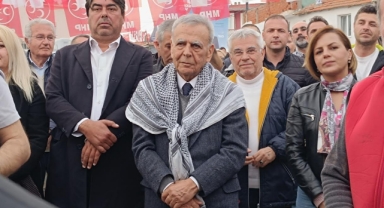 Beş senelik sessizlik bozuldu: Aziz Kocaoğlu Foça'da meydanlara indi 