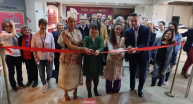 Bornova'da çay poşeti tuval oldu