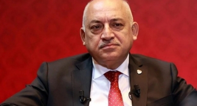 Büyükekşi’ye protesto: “Sattınız ülkeyi, defol git” 