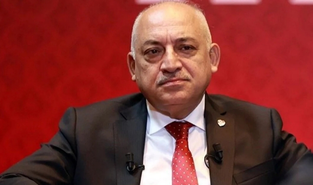 Büyükekşi’ye protesto: “Sattınız ülkeyi, defol git”