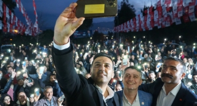 CHP Çiğli Başkan Adayı Onur Emrah Yıldız'dan iki açılışta da mesaj yağmuru 