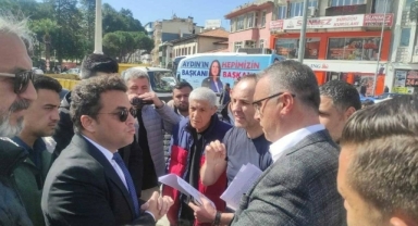 CHP'li belediyenin afişini polisler kaldırdı: 