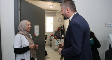 CHP’li Duman’dan sağlık çalışanlarına sürpriz