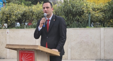 CHP’li Eşki’den pankart çıkışı: “Güneş balçıkla sıvanmaz”